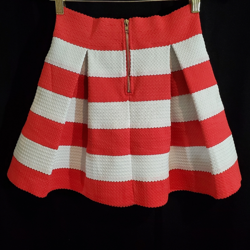 Touch Me Skirt - Picture 3 of 6